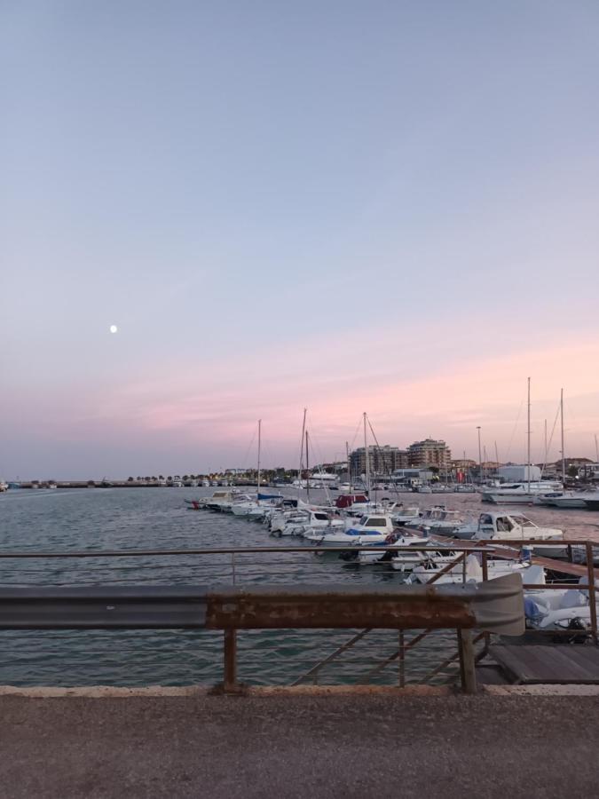 Bouganville A Apartament B&B Civitanova Marche Ngoại thất bức ảnh