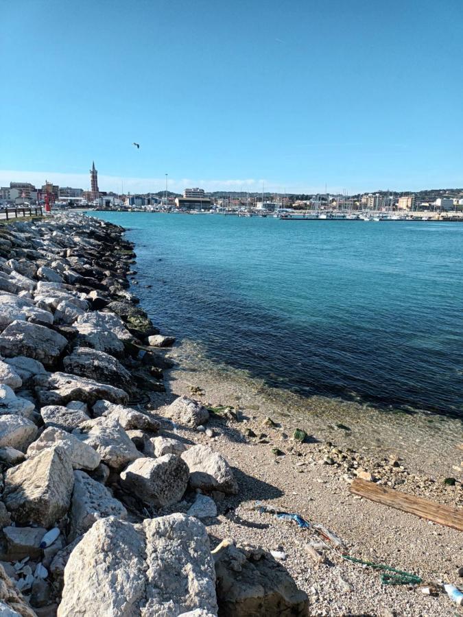 Bouganville A Apartament B&B Civitanova Marche Ngoại thất bức ảnh